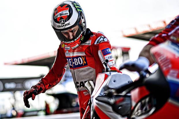 Rossi Penyebab Kegagalan Lorenzo di MotoGP Italia