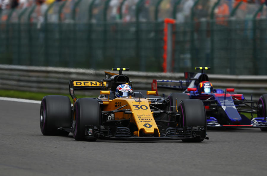 Gunakan Mesin Renault, McLaren Yakin Menang di Musim Depan