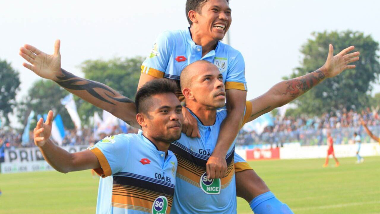 Persela Beri Pelajaran Kepada Semen Padang FC