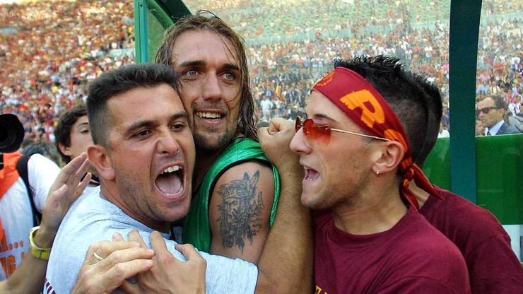 Fans ultras Roma menganggap Batigol sebagai pahlawan baru Roma