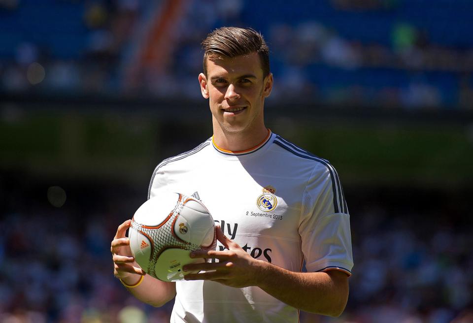 Gareth Bale saat pertama kali diperkenalkan di Santiago Bernabeu