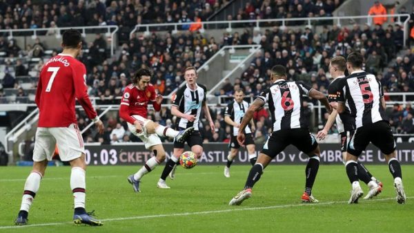 Newcastle United vs Manchester United: Gol Cavani Selamatkan MU Dari Kekalahan