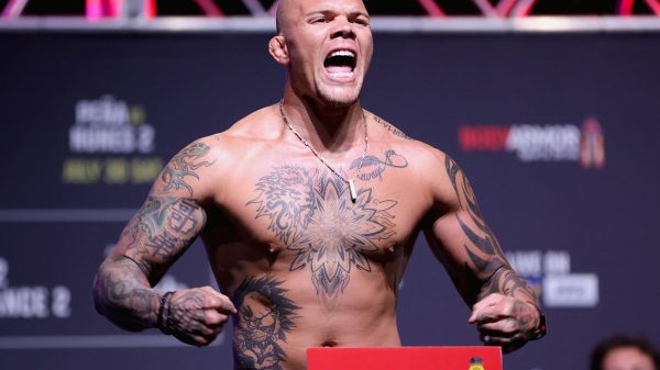 Anthony Smith weigh-in