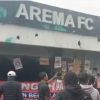 Kantor Arema FC Dirusak oleh Suporter