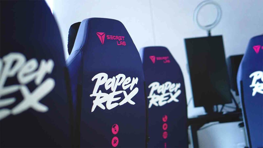 Kursi gaming Paper Rex SecretLab ini cocok untuk Anda yang ingin mendukung tim esports favorit Anda sekaligus meningkatkan kualitas pengalaman bermain game Anda.